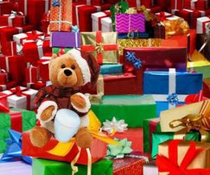 пазл Плюшевый мишка одетые как Санта Клаус и рождественские подарки